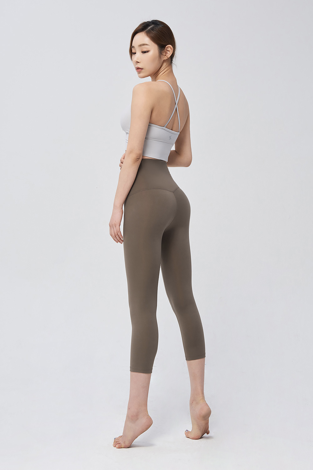 Světlehnědé legíny na jógu