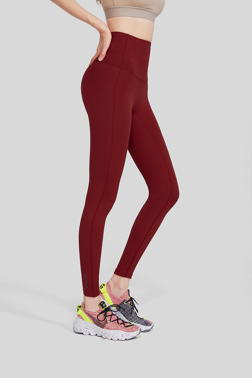 Červené legíny s vysokým pasem